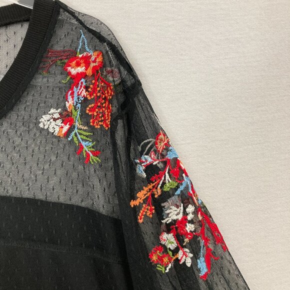 New Torrid Black Mesh Floral Embroidered Flare Sleeve Feminine Top 4X Whimsigoth - Picture 4 of 12